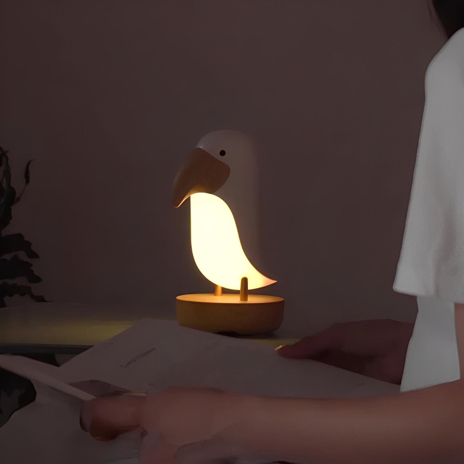 Elegant Rechargeable Bird-Inspired Table Light