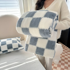 Lightweight Fleece Blanket in Stylish Check Design – Soft and Breathable Comfort