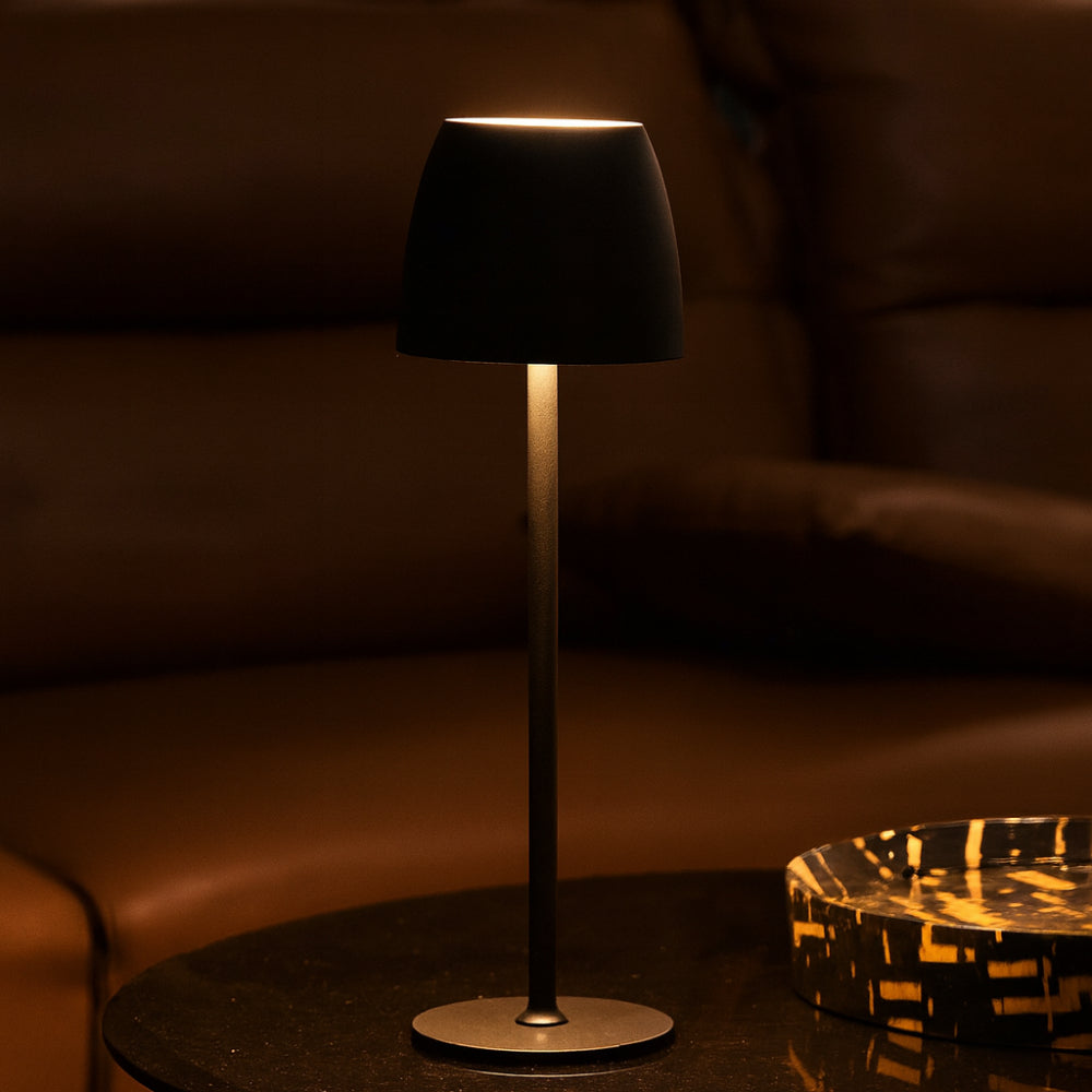 Modern Outdoor LED Table Lamp – Cordless and Dimmable Lighting