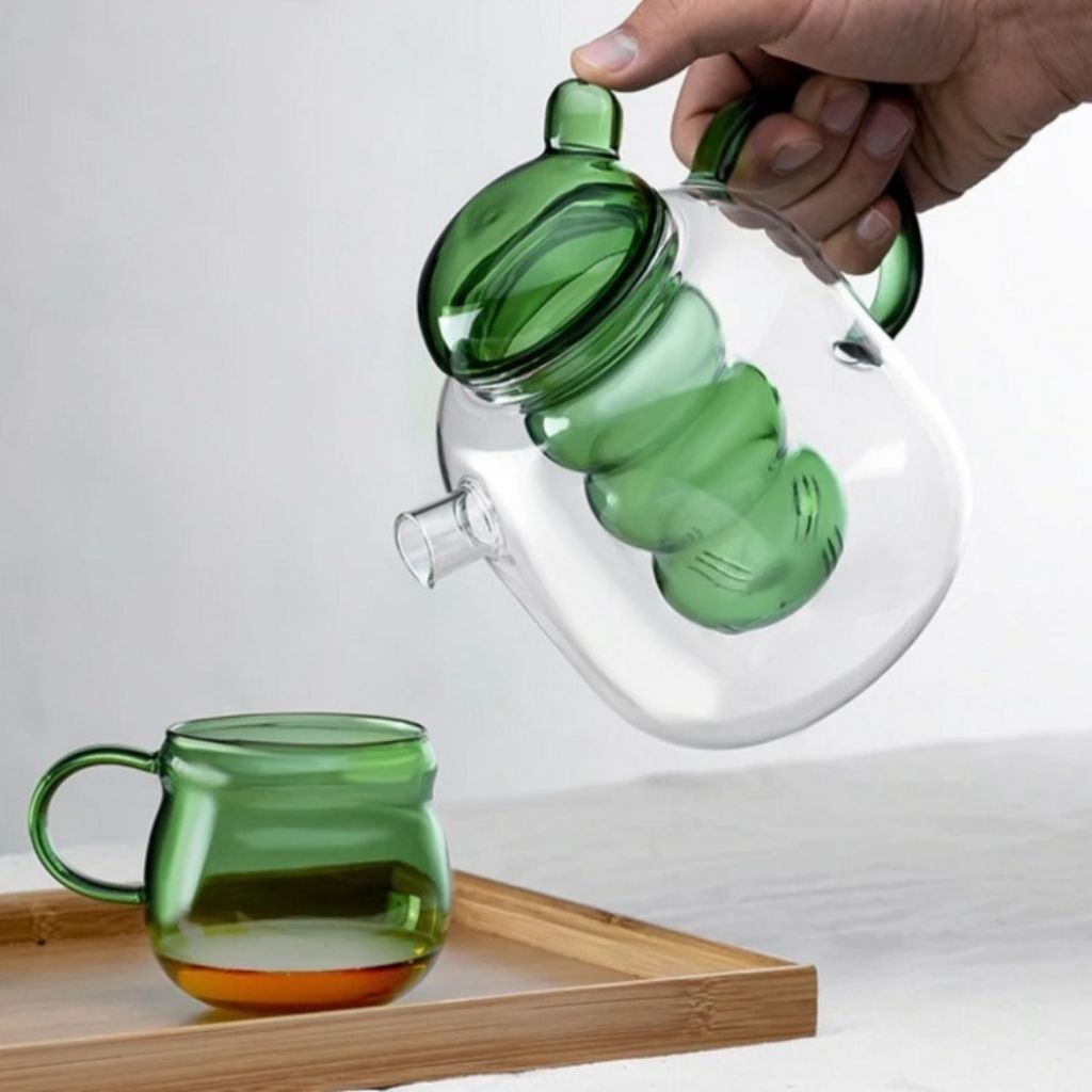 Elegant Glass Teapot with Heat-Resistant Design