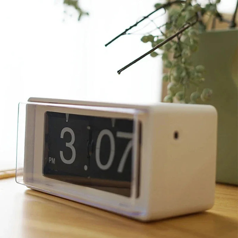 Vintage Style Flip Clock with Automatic Time Display