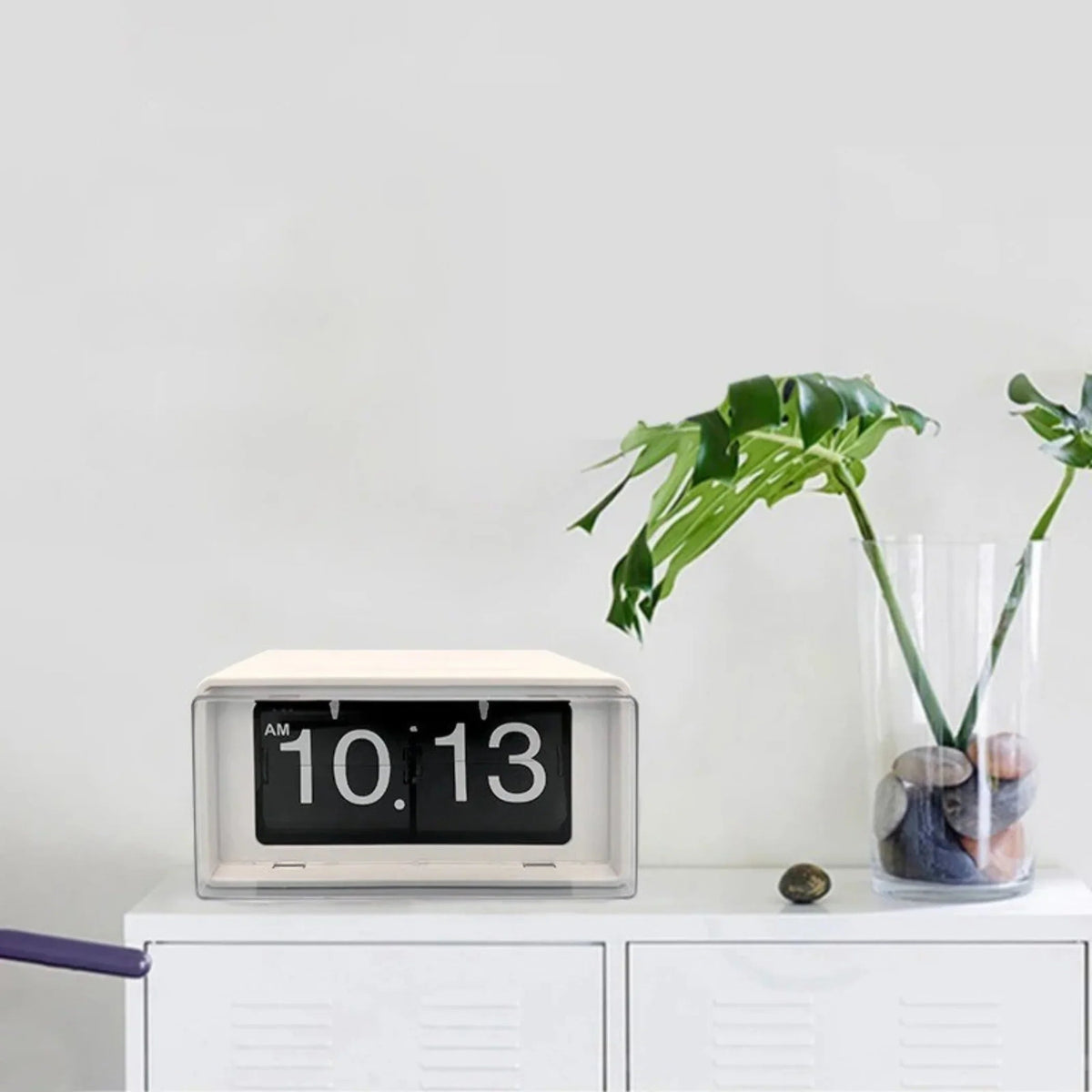 Vintage Style Flip Clock with Automatic Time Display