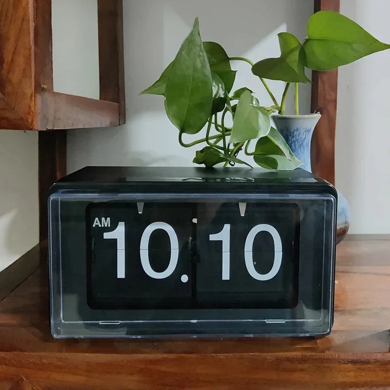 Vintage Style Flip Clock with Automatic Time Display
