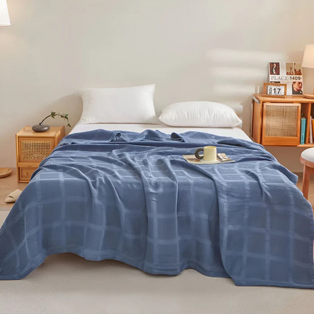 Plaid Fleece Blanket – Soft, Allergy-Friendly, Cozy for Year-Round Use