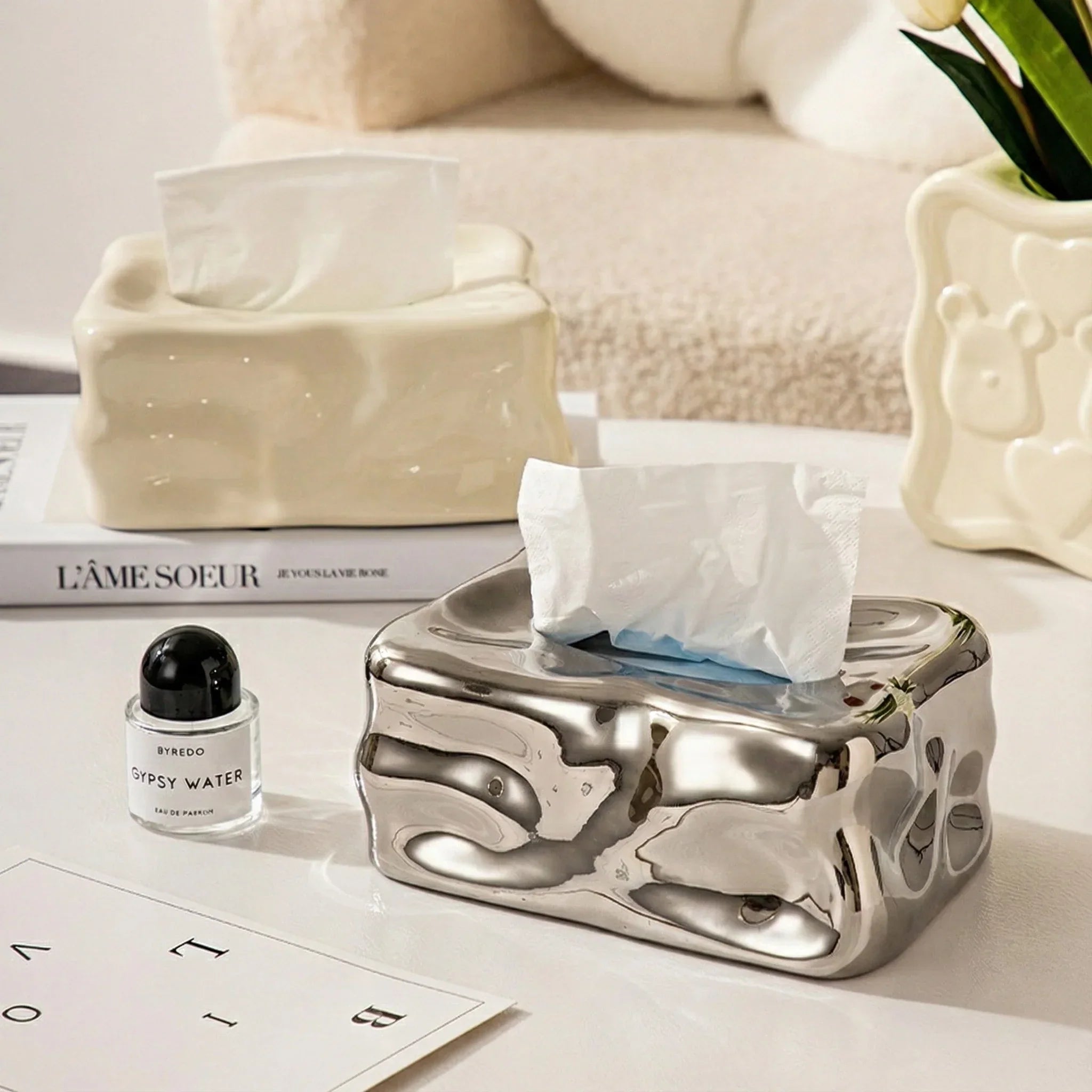 Artistic Wave Ceramic Tissue Holder