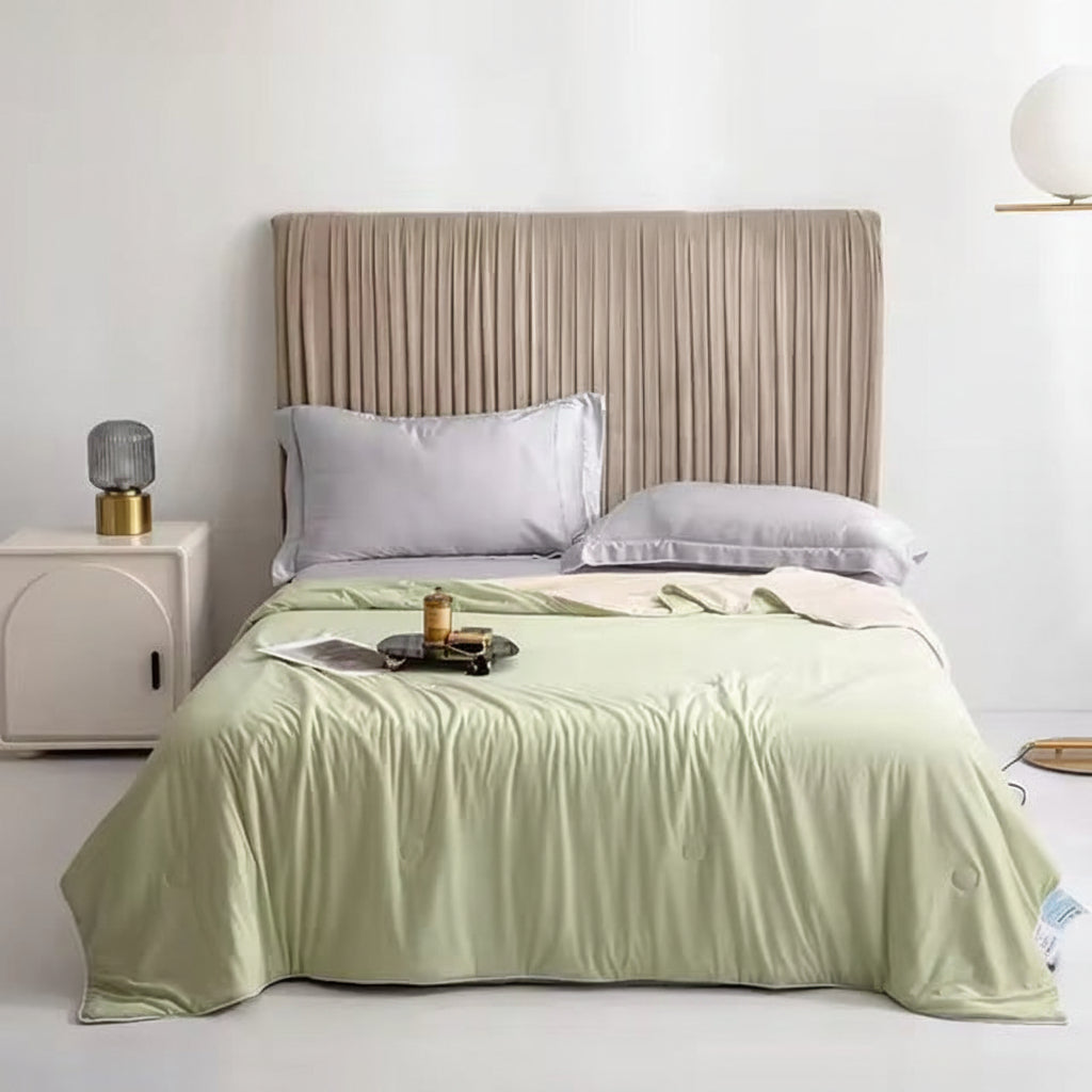 Lightweight Summer Blanket - Soft, Moisture-Wicking Cooling Fabric