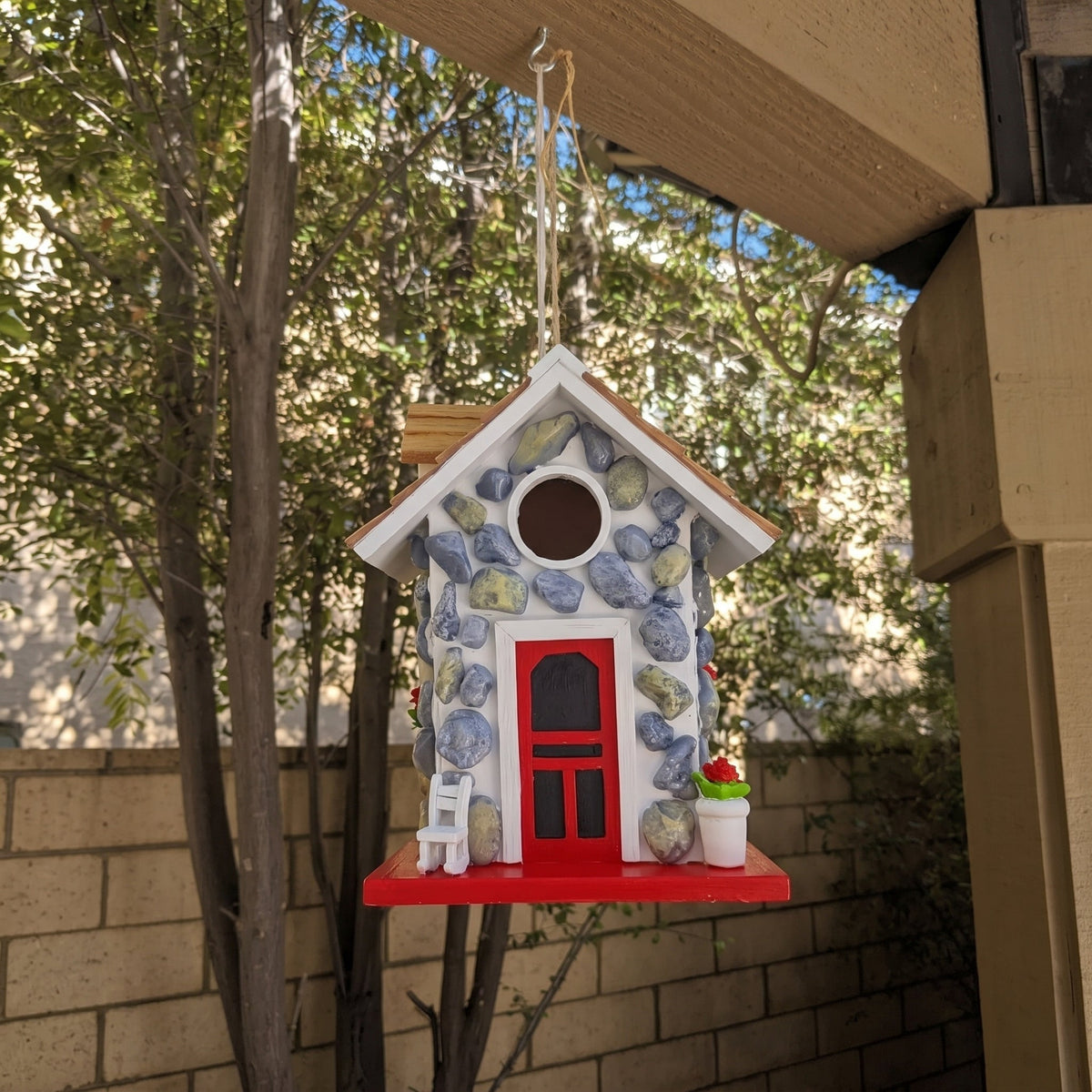 Stone-Look Hanging Birdhouse for Decorative Use