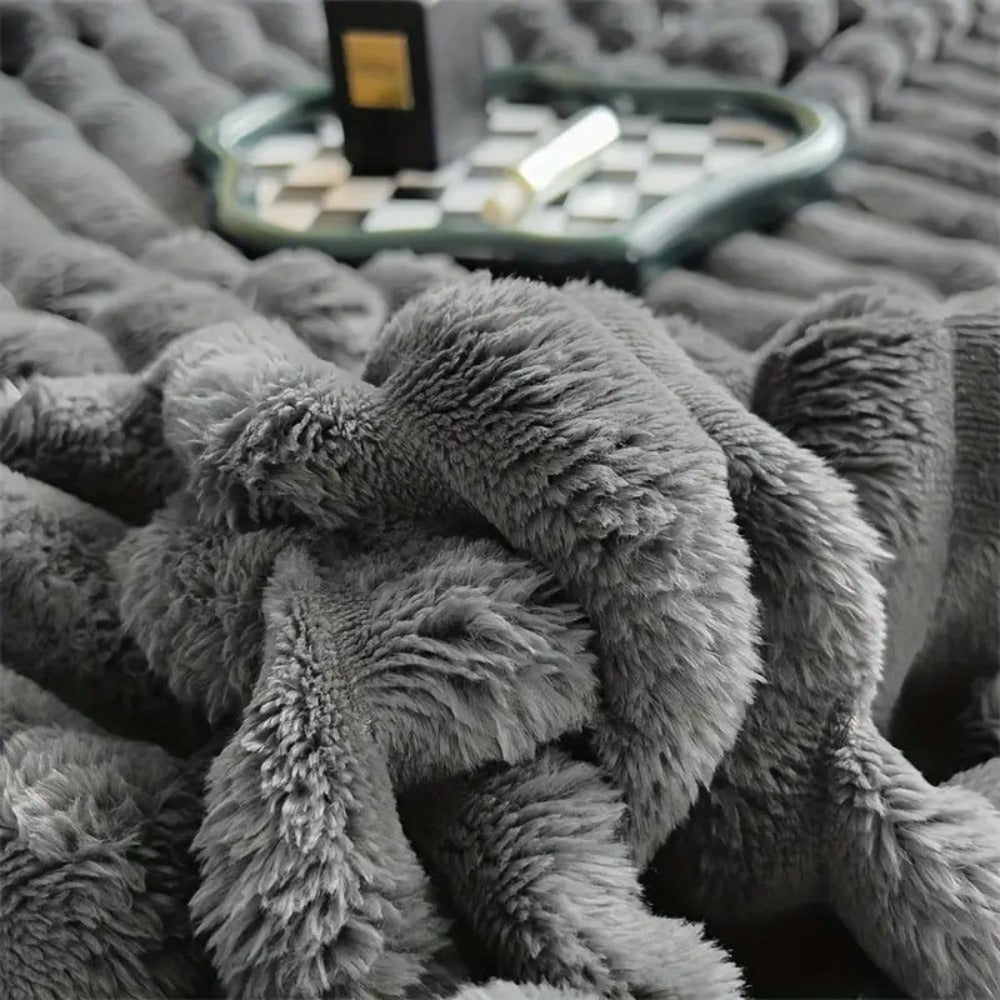Ribbed Faux Fur Throw Blanket – Soft and Cozy Design