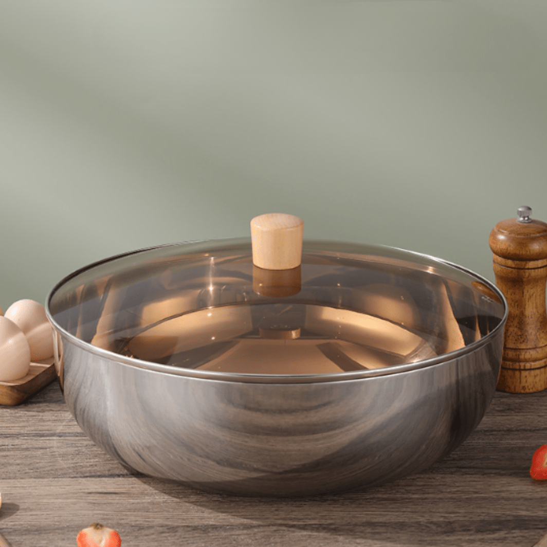 Spacious Mixing Bowl Featuring a Glass Cover