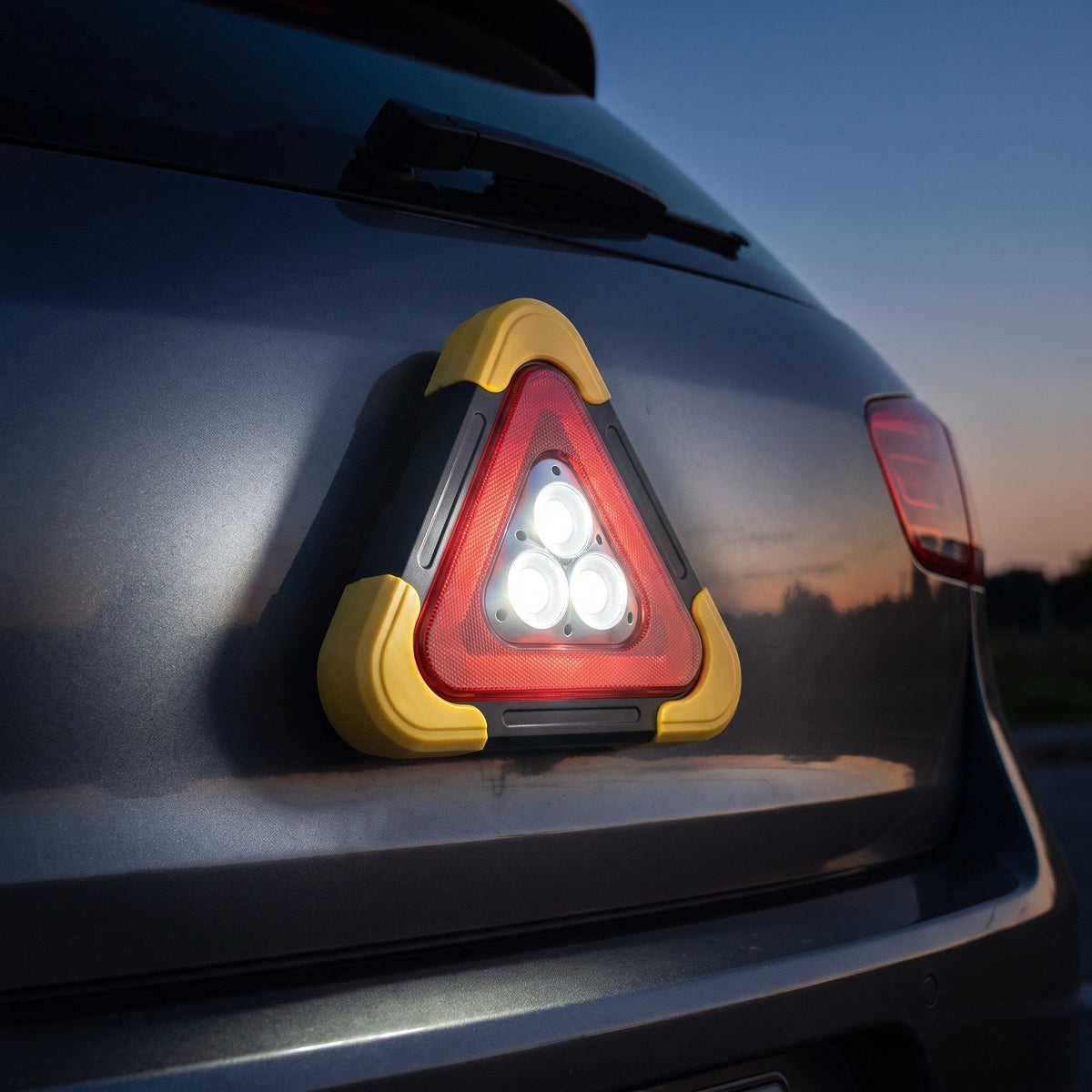 Emergency Beacon with Magnetic Mount – Solar-Powered Safety Signal