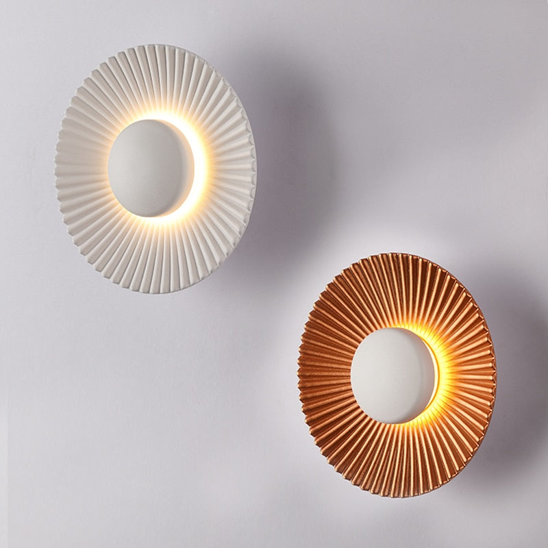 Modern Wall Lamp with Metallic Sun Design