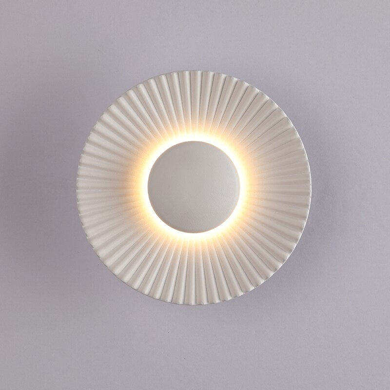 Modern Wall Lamp with Metallic Sun Design