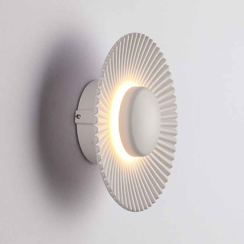 Modern Wall Lamp with Metallic Sun Design