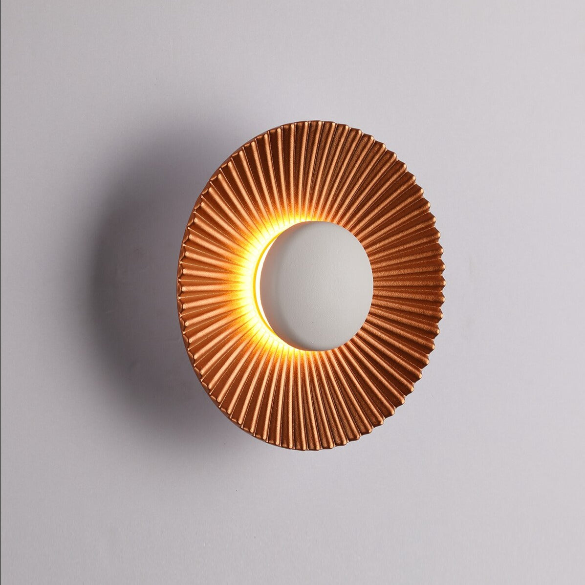Modern Wall Lamp with Metallic Sun Design
