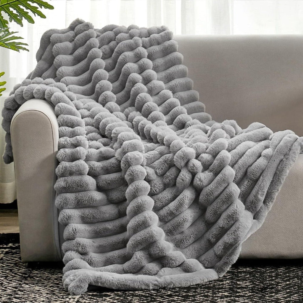 Oversized Plush Throw Blanket – Soft and Textured Comfort