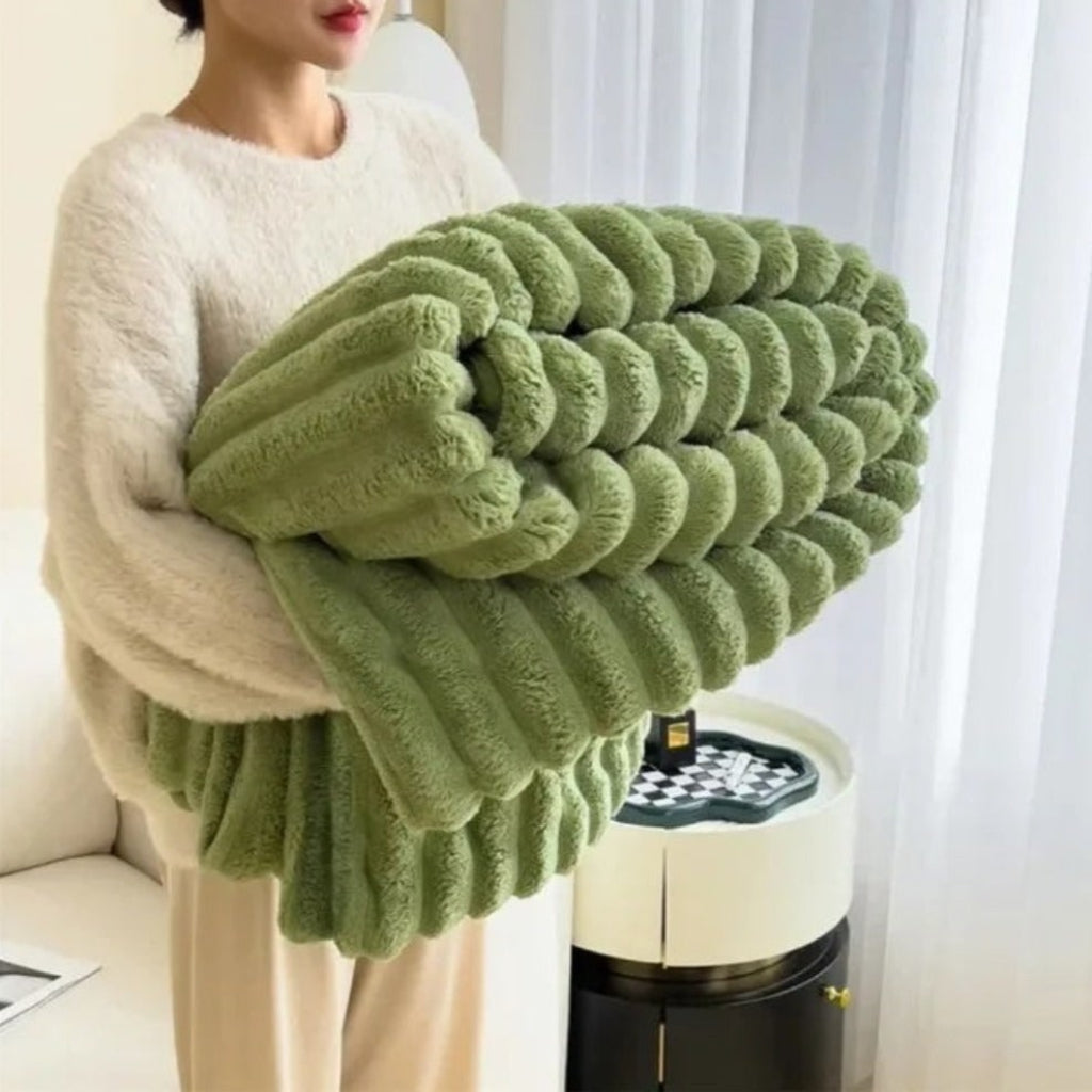 Oversized Plush Throw Blanket – Soft and Textured Comfort